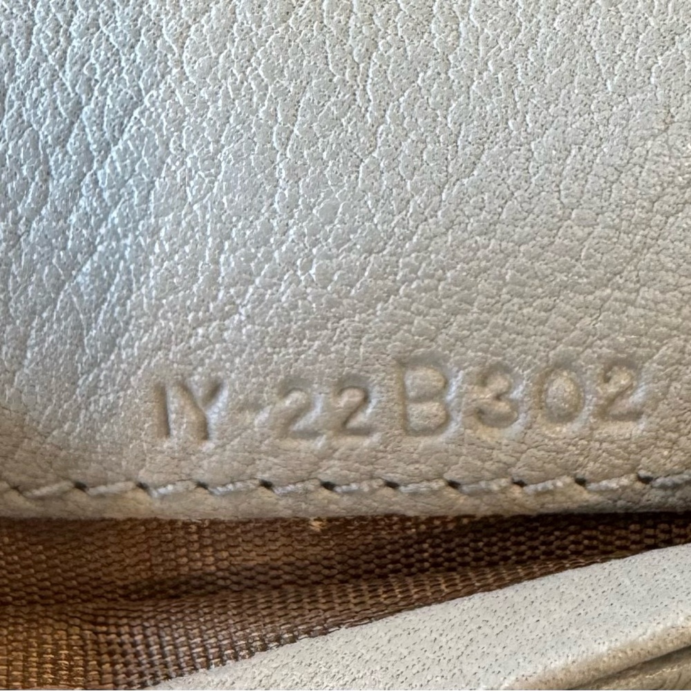 Salvatore Ferragamo White Leather Compact Wallet - Picture 9 of 10
